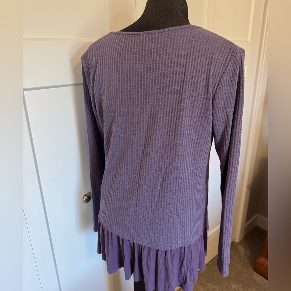 Fall Sweater 🍁 - Picture 3 of 4